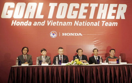 Honda Vietnam backs national football squads